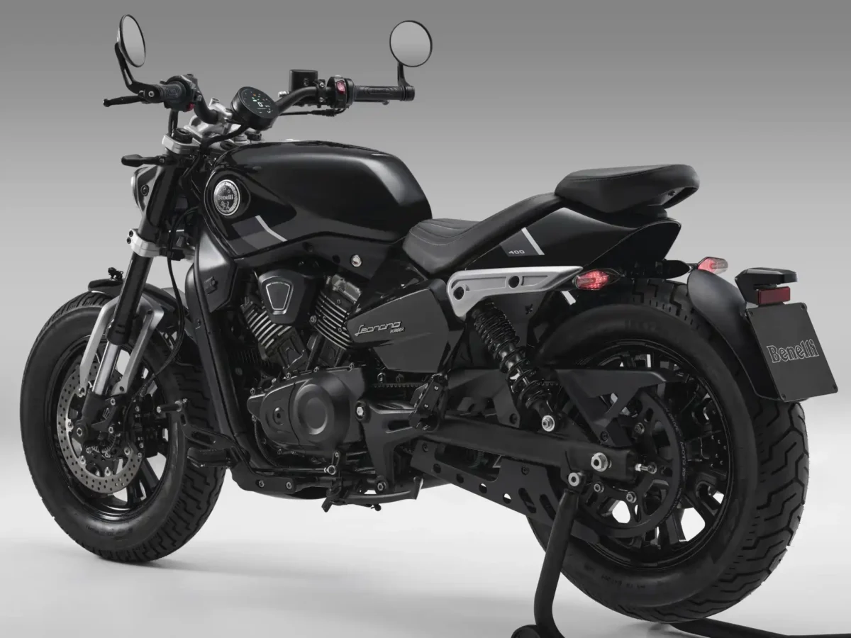 Benelli-Leoncino-Bobber-400-Rear-Look