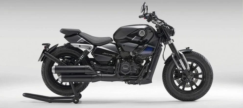 Benelli Leoncino Bobber 400 midnight black