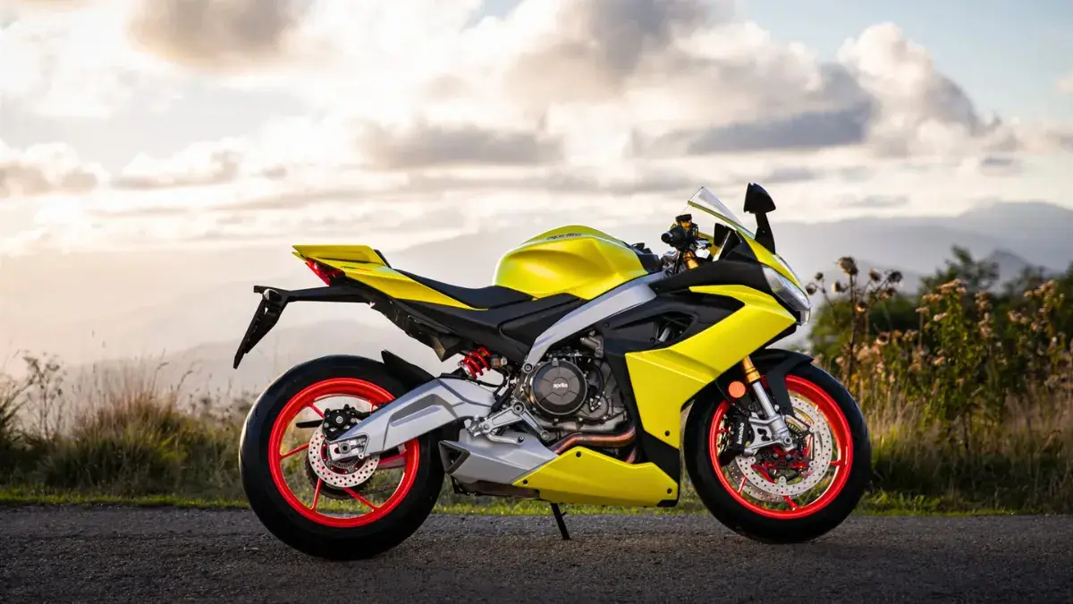 2025 Aprilia RS660
