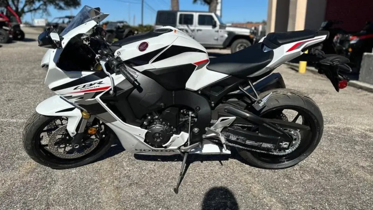 2025 Honda CBR 1000RR Pearl White