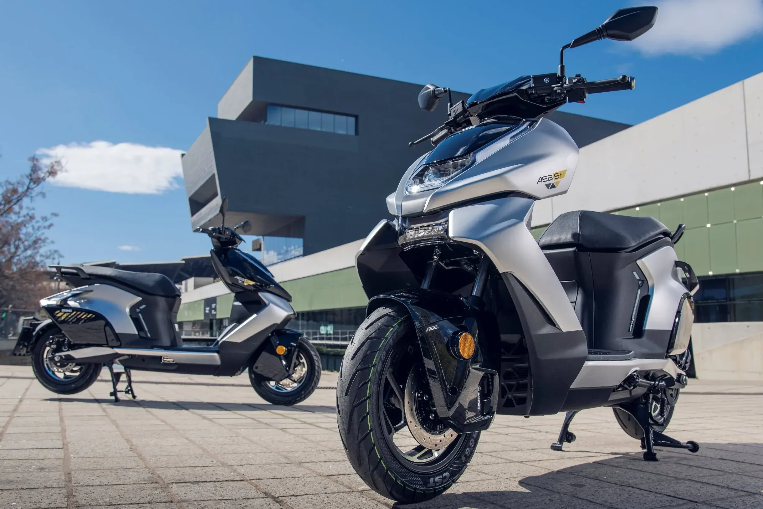 CF MOTO Zeeho AE8 S+
