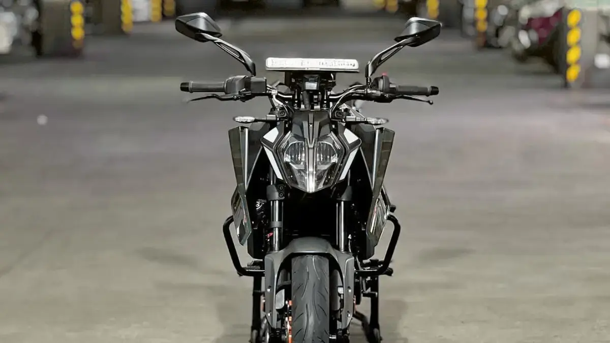 2025 Duke 390