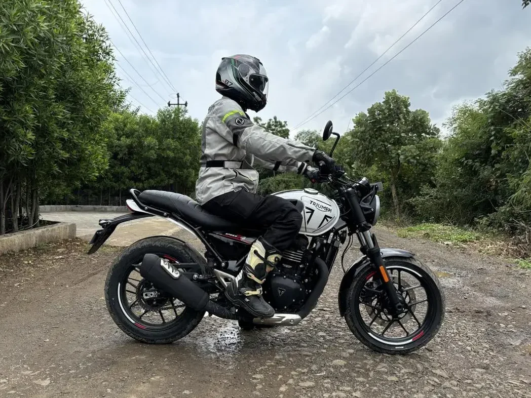 Triumph T4