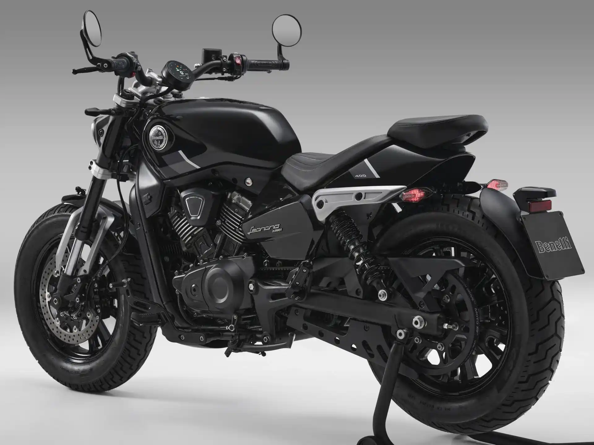Benelli-Leoncino-Bobber-400-Rear-Look