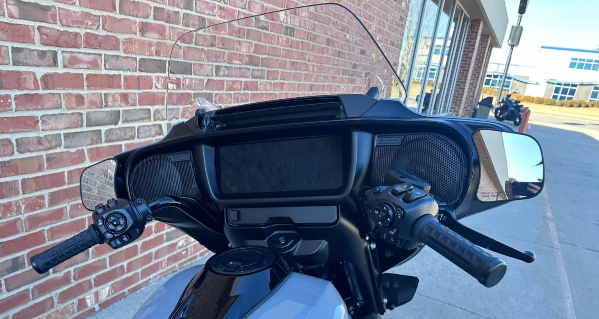 The 2025 Motorcycles That Come With Heated Grips Standard 2025 Harley-Davidson Street Glide Ultra