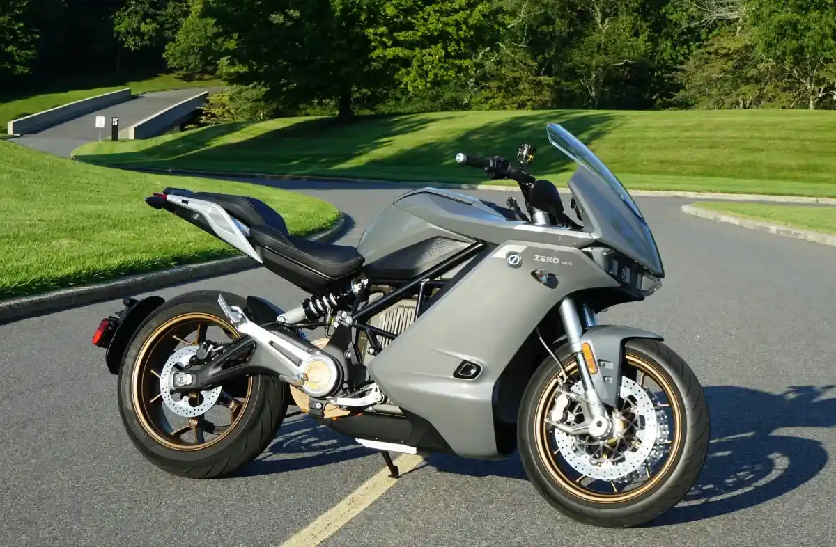 5 Electric Sports Motorcycles Outpacing Gas Bikes in 2025 Zero SR/S Sport Tourer