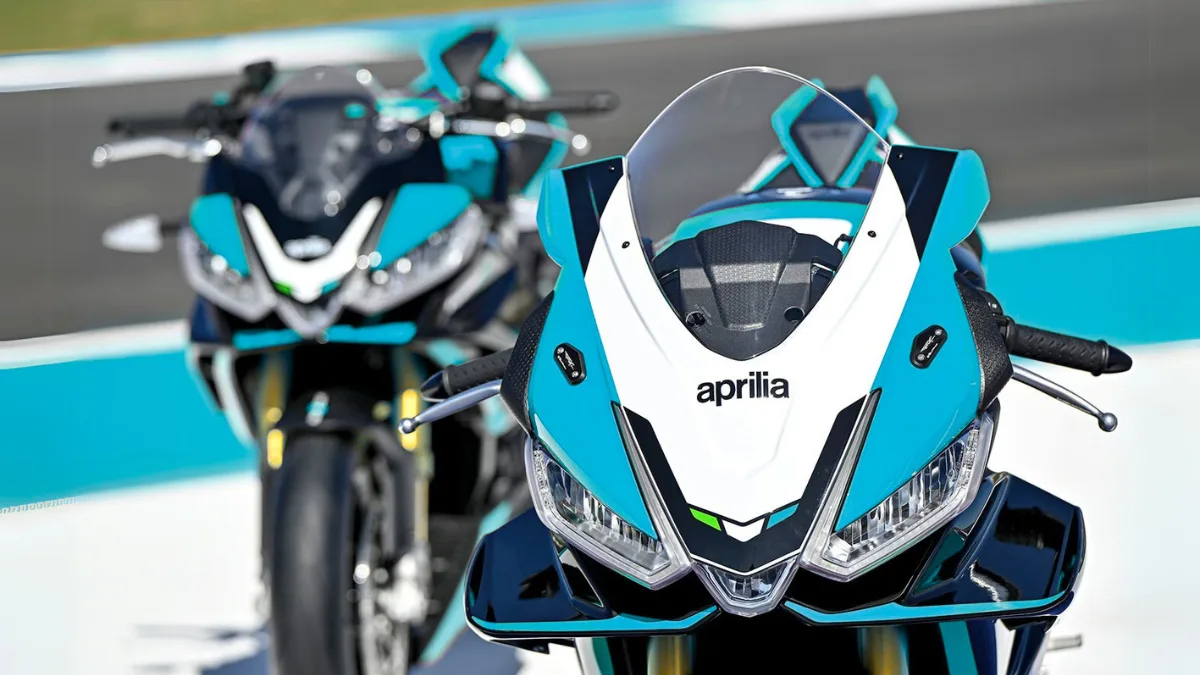 Owners Compare Aprilia Tuono V4 Factory vs. RSV4 Aprilia Tuono V4 Factory vs. RSV4