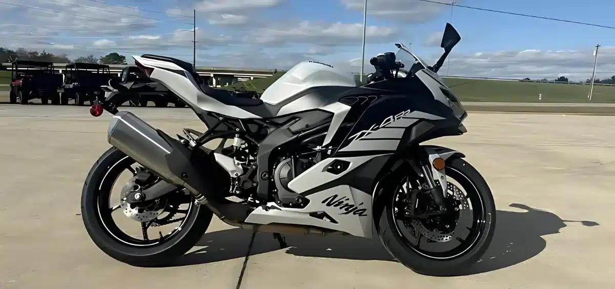 Riders To Wait 6 Months for Kawasaki’s Hottest Sportbike Kawasaki’s 2025 Ninja ZX-4RR