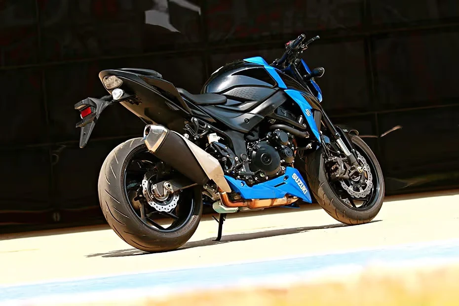 Why the Suzuki GSX-S750 Is Secretly Outpacing the Yamaha R7 Suzuki GSX-S750